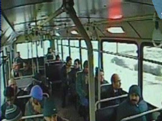 La mañana - Pánico en el autobús