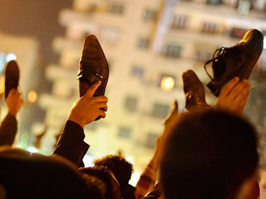  - Mubarak se aferra al poder