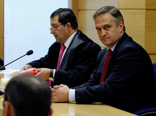 Telediario 1 - Los clubes amenazan con la huelga