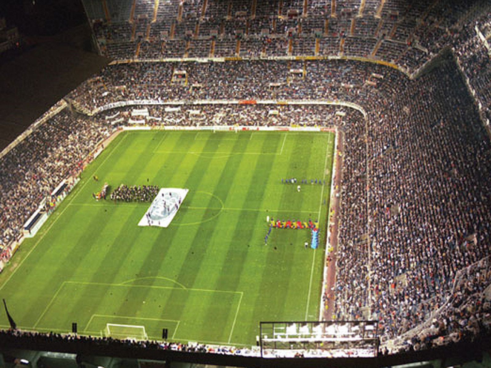El estadio del Valencia será el escenario una vez más de la final de Copa, que disputarán el Real Madrid y el Barcelona el próximo 20 de abril.