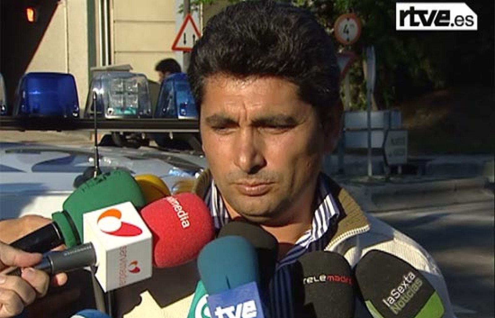 El padre de Mari Luz explica a la prensa los compromisos adquiridos por el presidente del Gobierno.