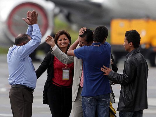  - Las FARC liberan a dos personas