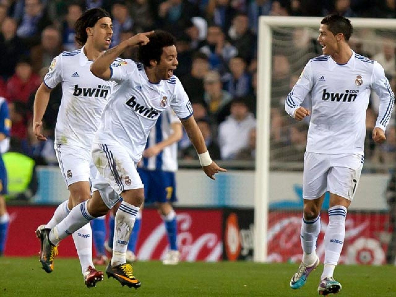 U gol de Marcelo fue suficiente para un Real Madrid que, con uno menos por la expulsión de Casillas, ganó al Espanyol y recortó dos puntos al Barça