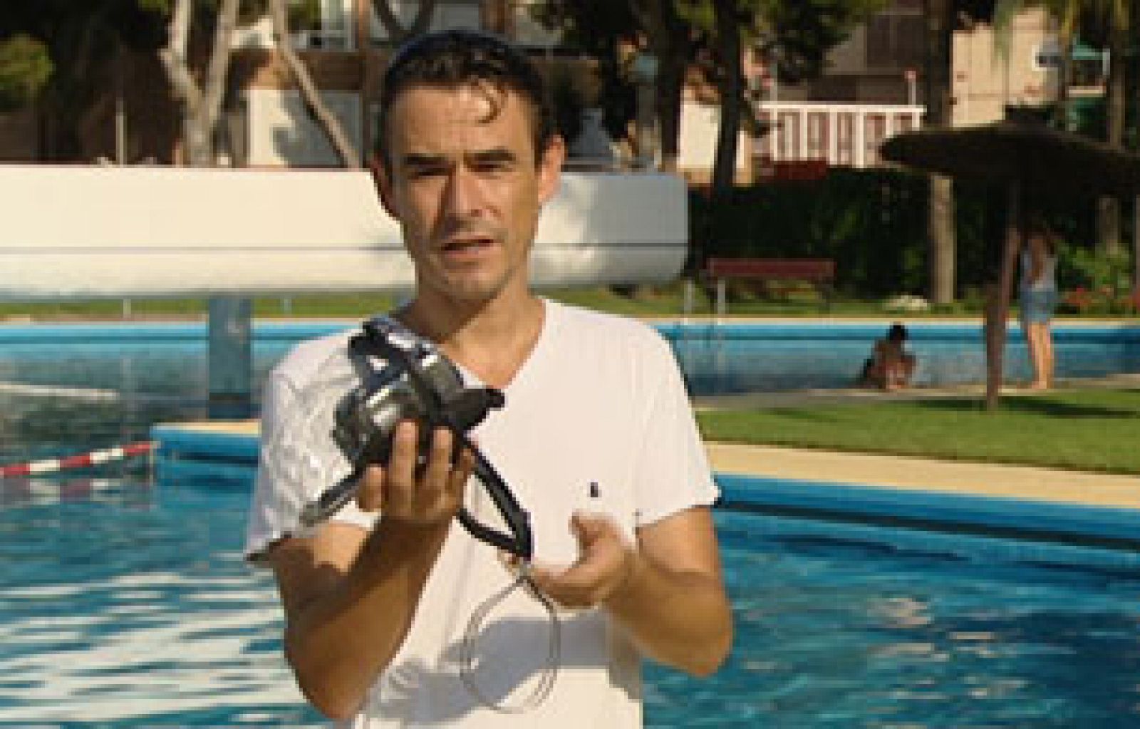 En "Fábrica de ideas de TVE" presentamos un nuevo invento: una funda protectora muy económica para grabar imágenes submarinas con cualquier cámara de video doméstica