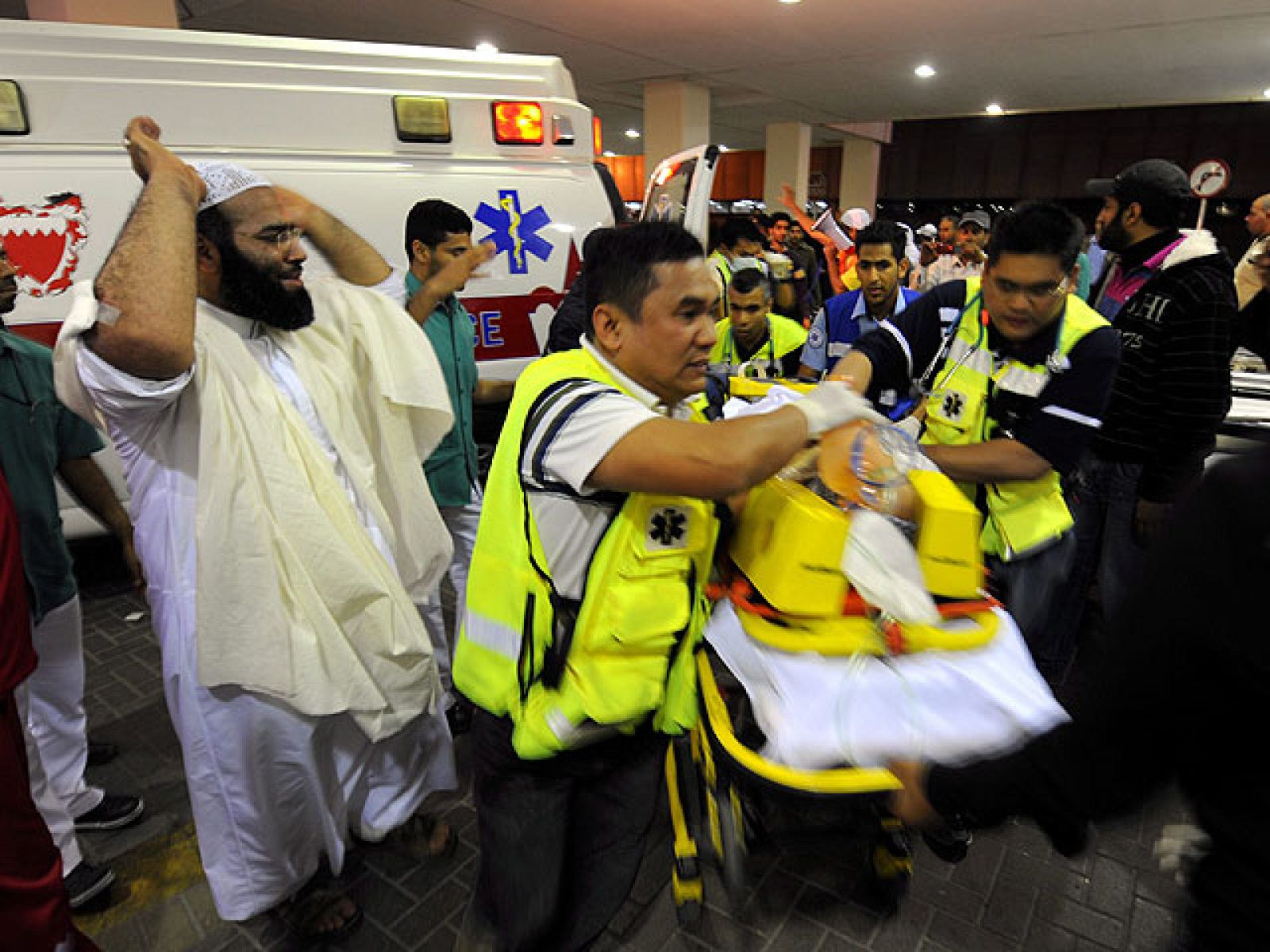 La policía reprime con dureza las manifestaciones en Bahréin | Ver