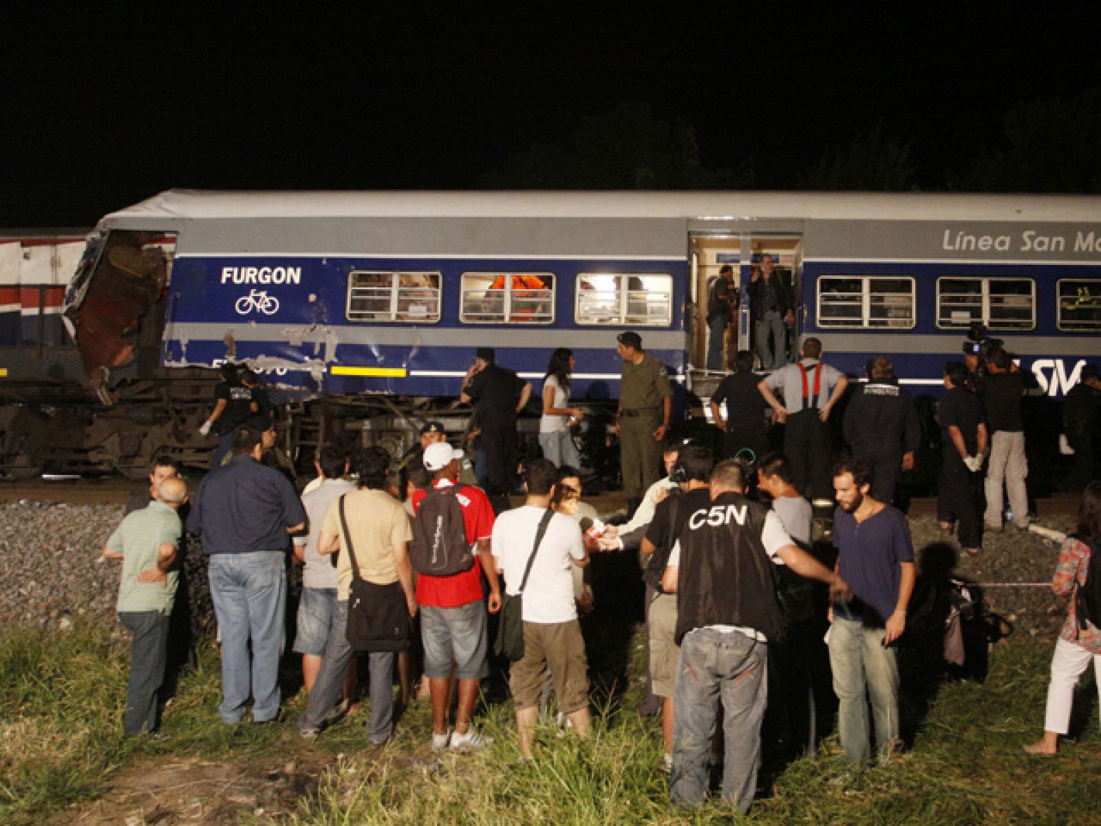 Al menos 4 muertos y más de 40 heridos por choque de dos trenes en Argentina