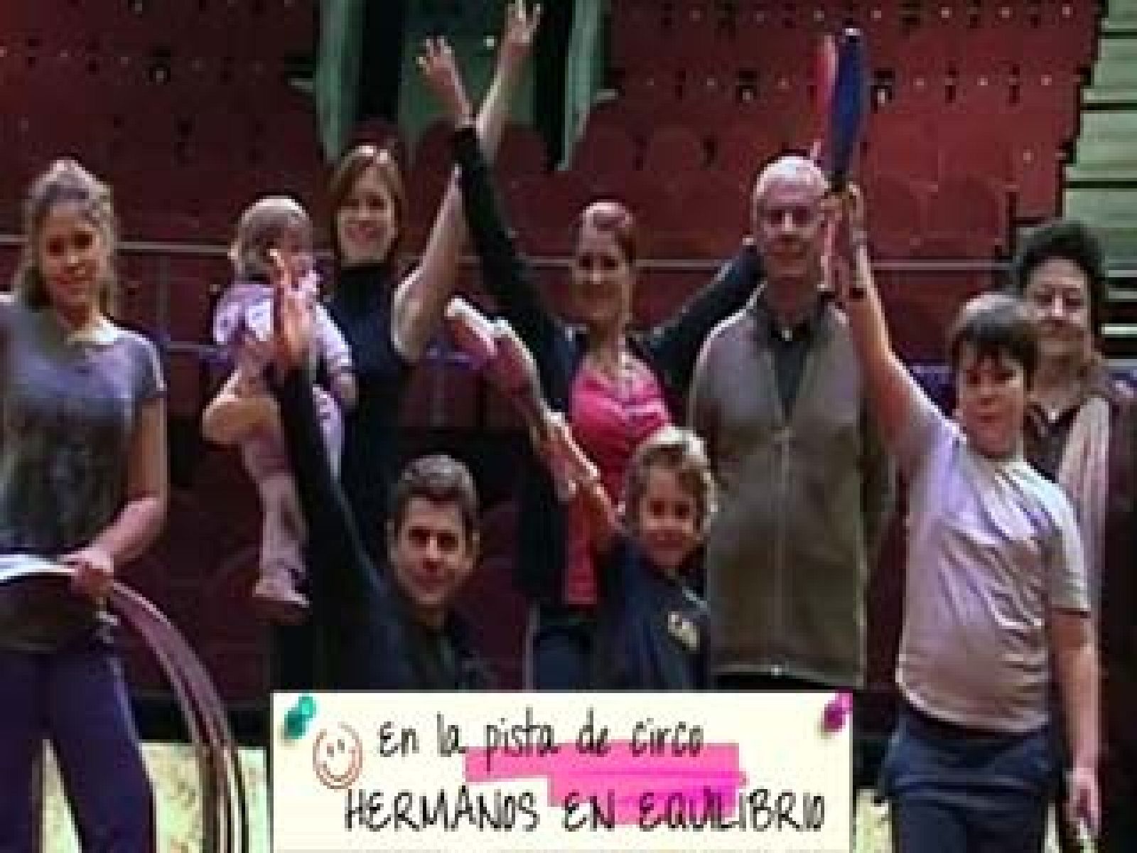 'En familia' - Qué arte - En la pista del circo