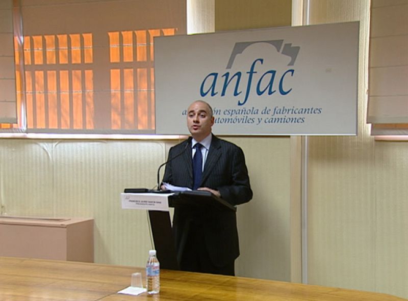 Los fabricantes de coches acusan al PP y a CiU de poner en peligro la industria del automóvil