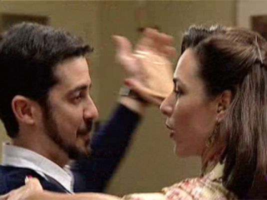 Amar en tiempos revueltos - Amar - Ubaldo saca lo mejor de Lina