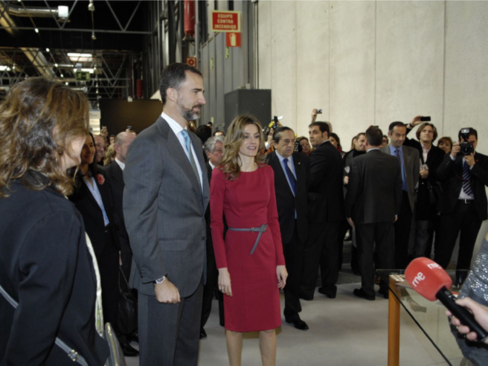Los Príncipes de Asturias visitan el stand de RTVE en ARCOdonde se muestran los proyectos culturales de TVE, RNE y RTVE.es | Ver