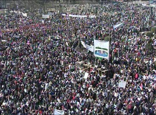  - Celebran la renuncia de Mubarak