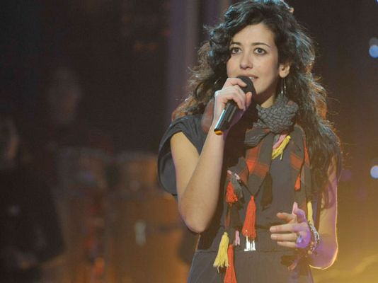 Eurovisión - Lucía canta 'Abrázame'