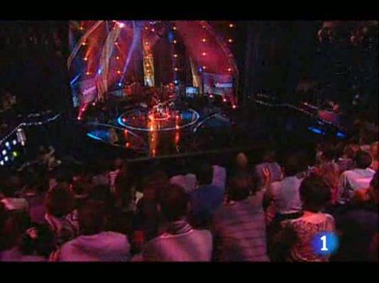 Eurovisión - Lucía Pérez canta "C'est la vie..."