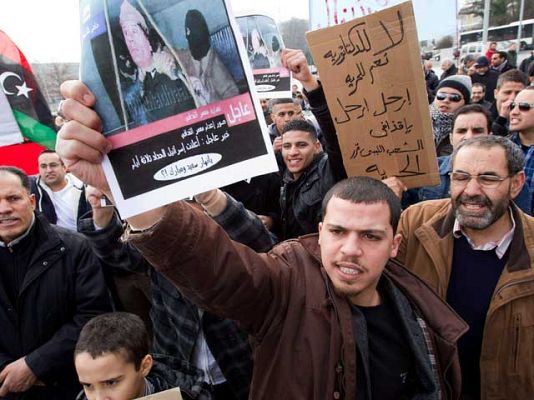 Telediario 1 - Telediario 2 en 4' - 19/02/11