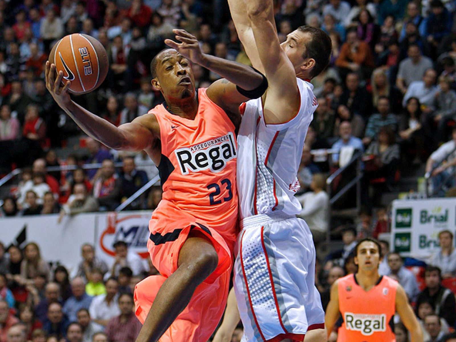 El Barcelona se ha quedado como líder en solitario de la ACB al imponerse con comodidad en la cancha del CAI Zaragoza por 20 puntos de diferencia.