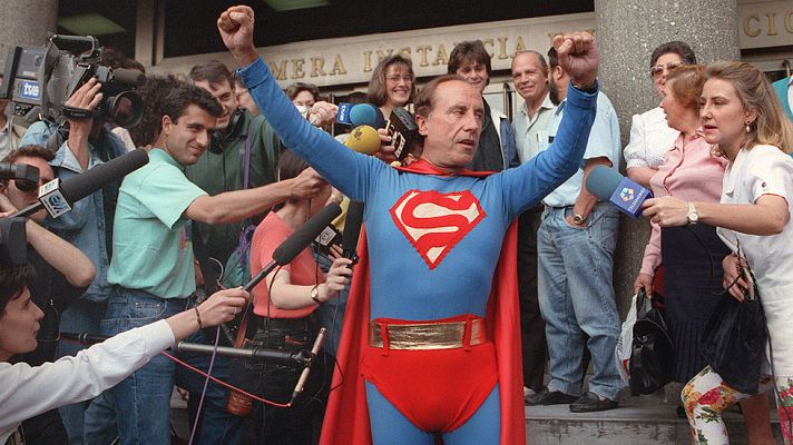 Fue noticia en el Archivo de RTVE - Ruiz Mateos, vestido de Supermán