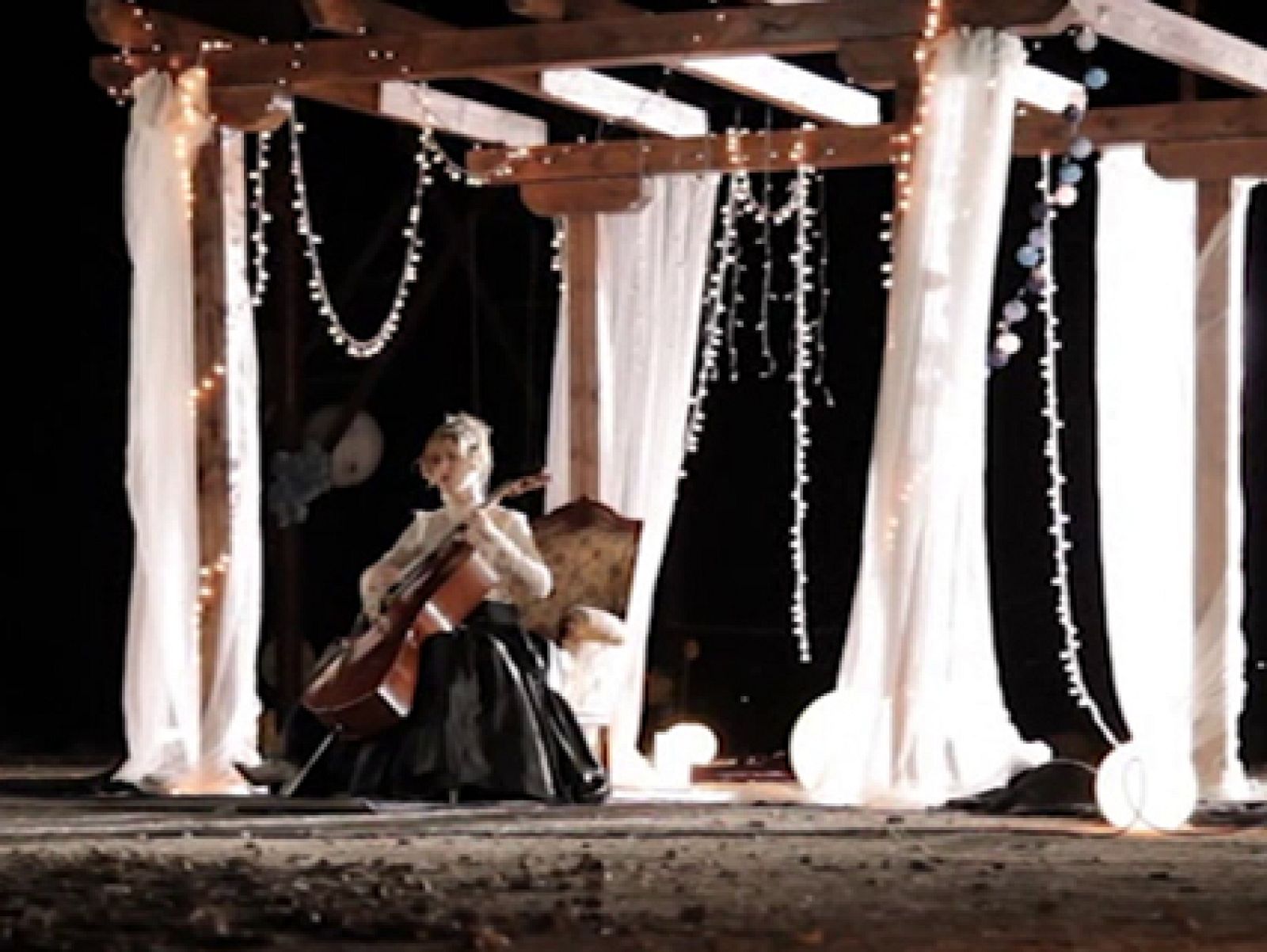 Medina del Campo: Tibi and her Cello - Far away | Ver