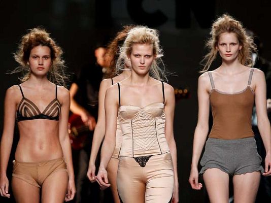  - Desfile íntegro de TCN en Cibeles