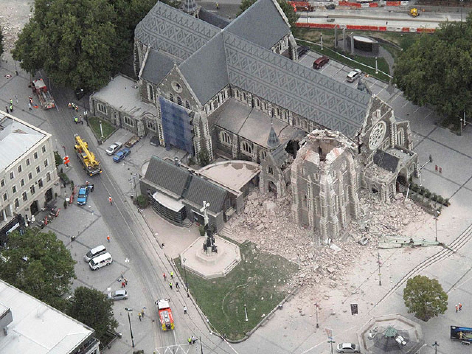 Telediario Matinal en cuatro minutos - 22/02/11 | Ver