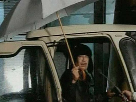  - Gadafi confirma que sigue en Libia tras una jornada de represión