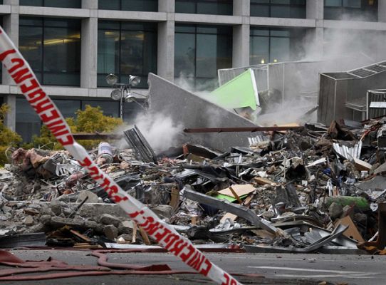 Telediario 1 - 300 desparecidos en Nueva Zelanda