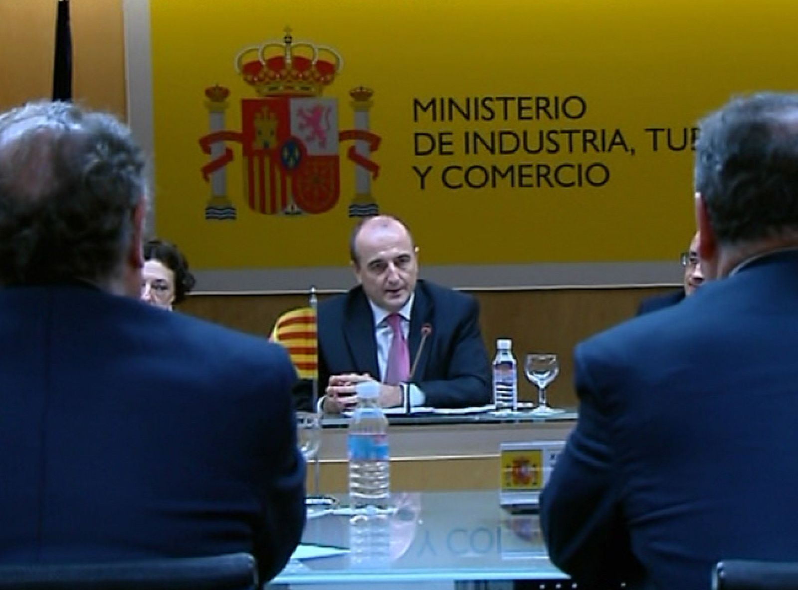 Los concesionarios de automóviles han aceptado sentarse a negociar con los fabricantes