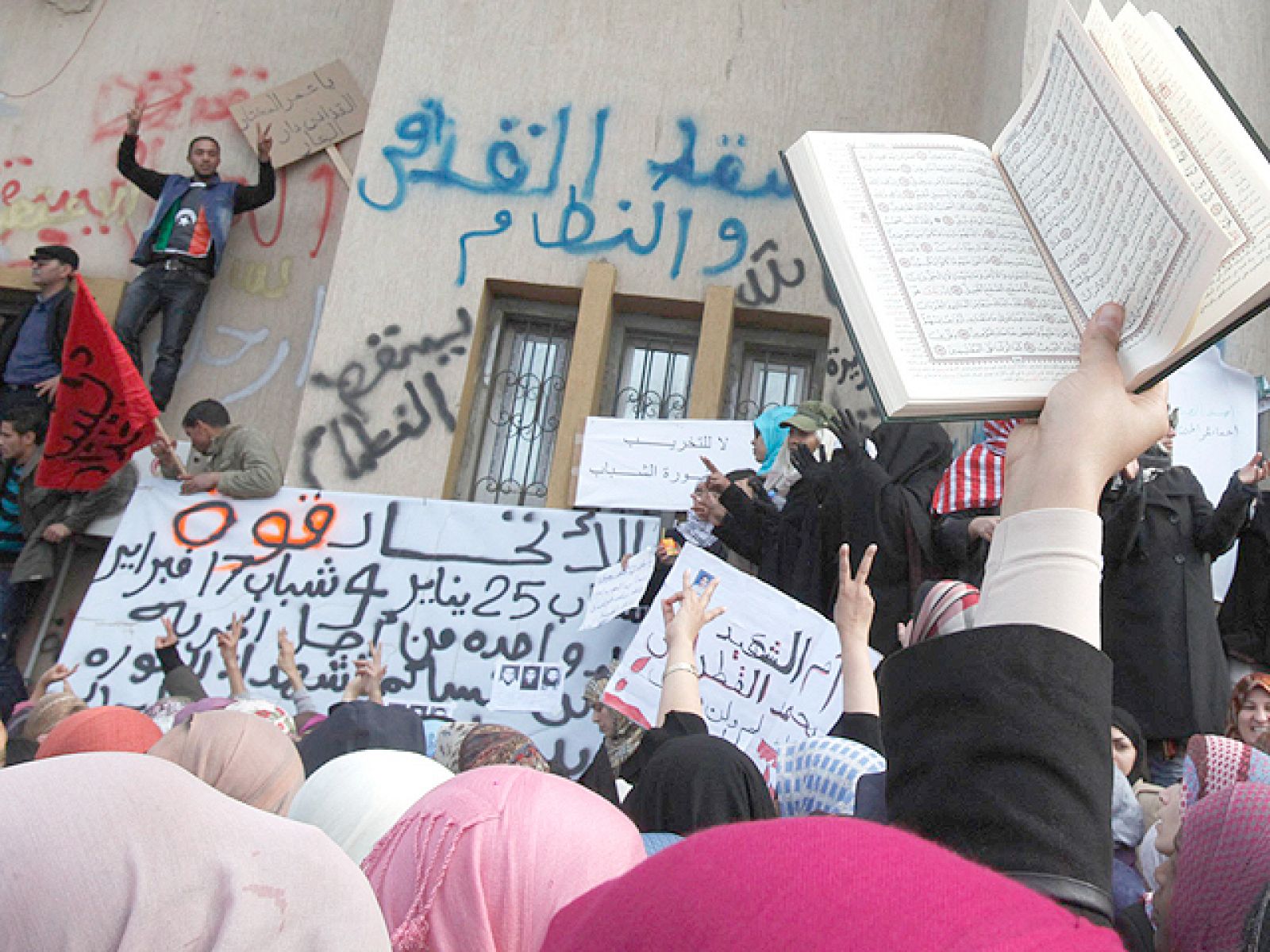 Gadafi se juega su futuro en el oeste de Libia tras perder el este traicionado por el ejército | Ver