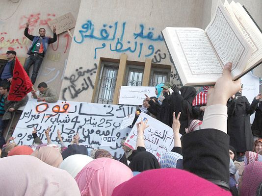  - Gadafi juega su futuro en el oeste