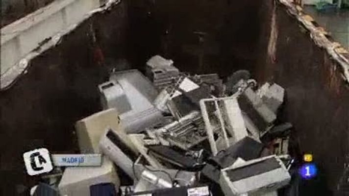 Comando Actualidad - Usar y tirar-Cementerio electrónico