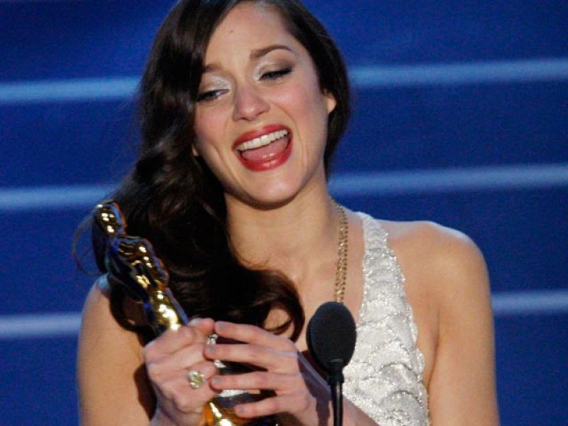 Marion Cotillard consigue el Oscar en 2007 por 'La vida en rosa' | Ver