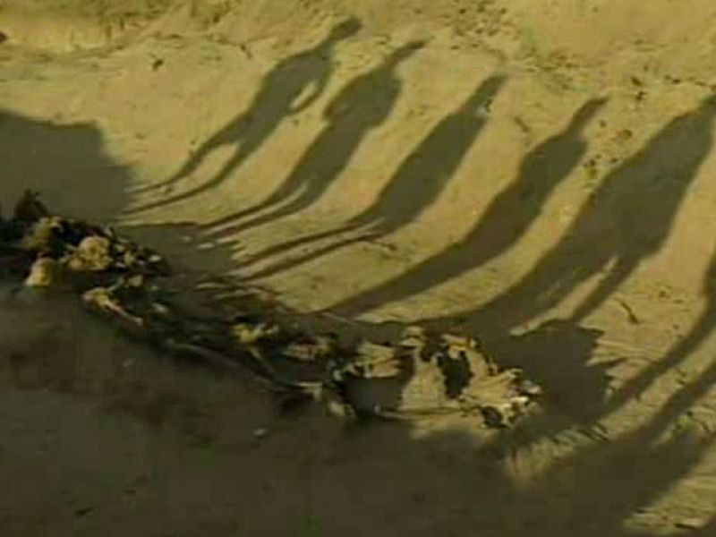 2004 - "Las fosas del olvido" - Documentos TV | Ver