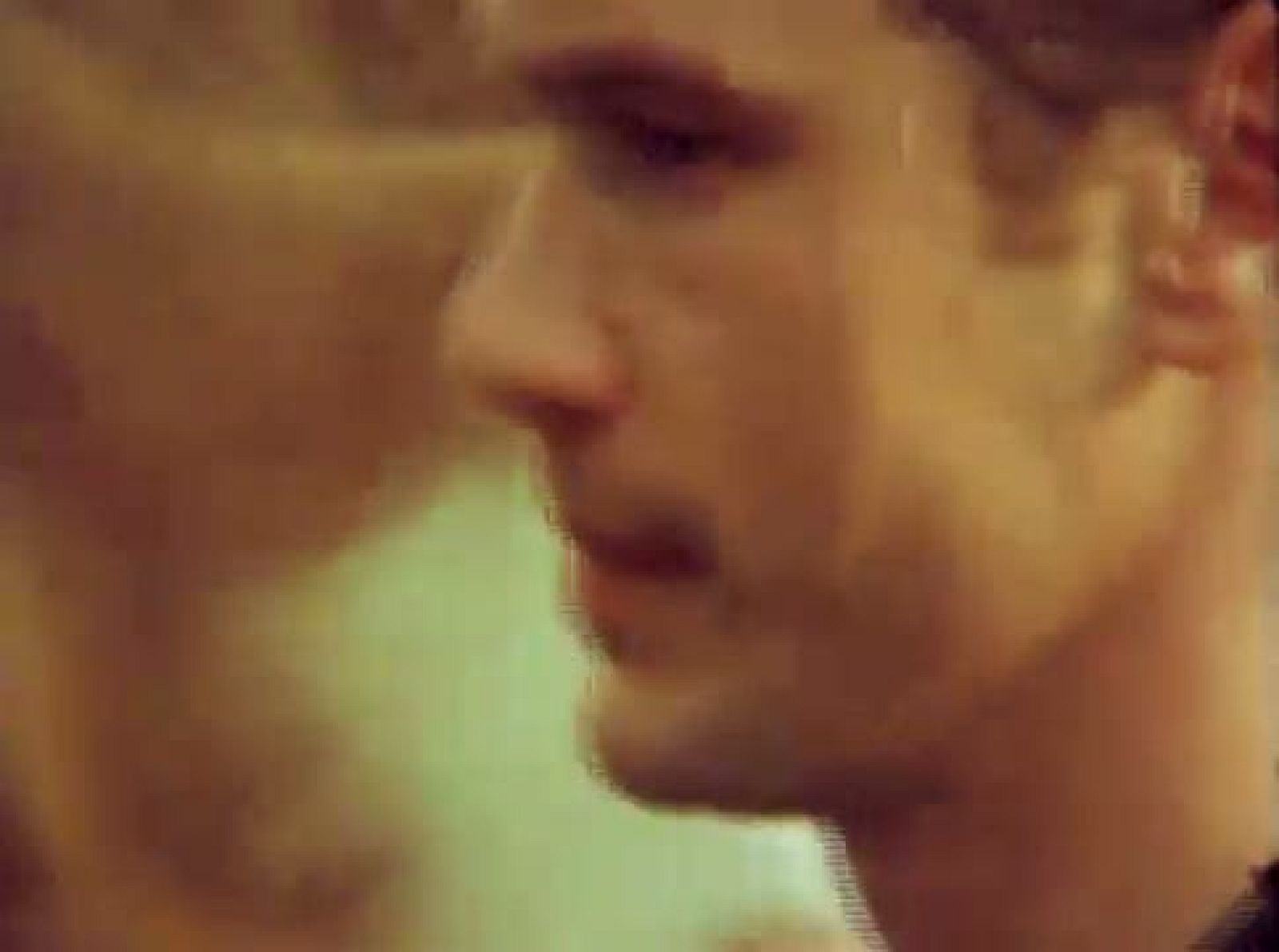 James Franco y Anne Hathaway ensayan el número de 'Grease' para la ceremonia de los Oscar. | Ver