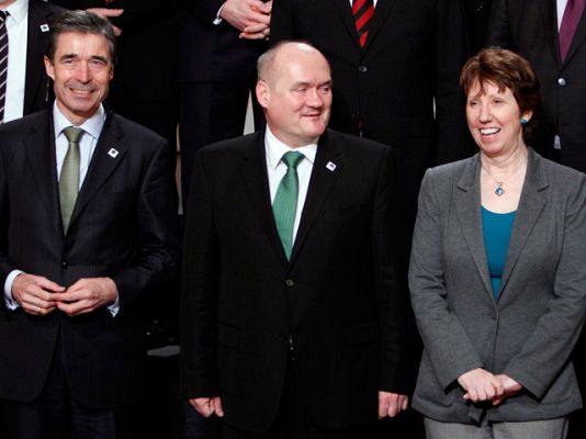 Telediario 1 - Medidas para evacuar Libia