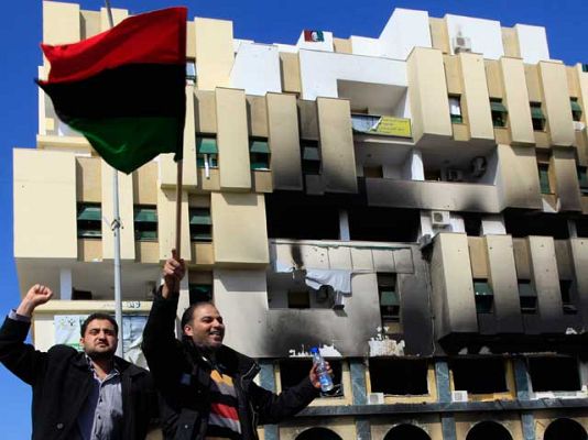 Telediario 1 - Telediario 2 en 4' - 27/02/11