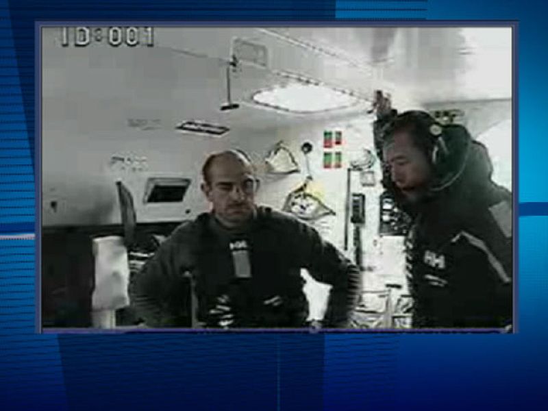 El TD2 de TVE conectó en directo con el barco 'Mapfre', tripulado por Xavi Fernández e Íker Martínez, en mitad del Pacífico camino del Cabo de Hornos durante la Barcelona World Race.