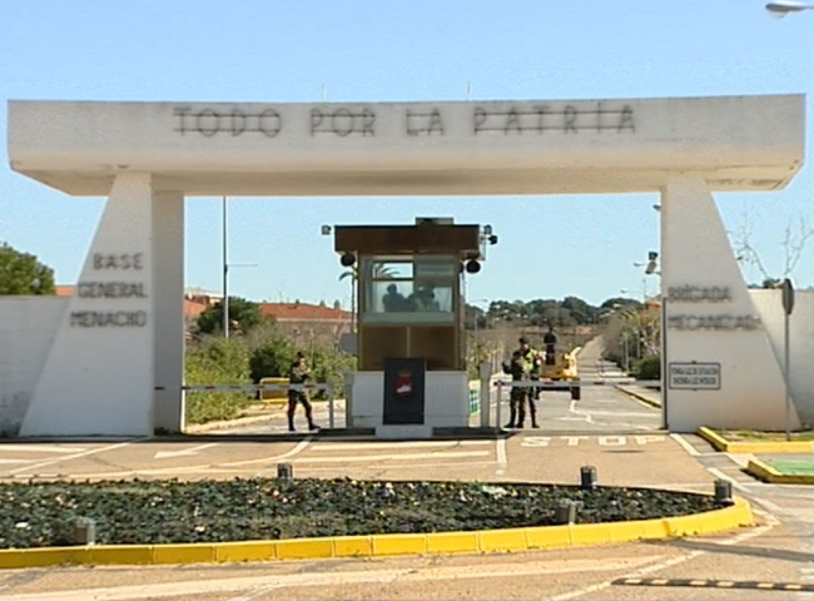 La Guardia Civil investiga un robo en la armería de una base militar de Badajoz
