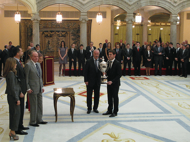 Los Reyes, los Príncipes de Asturias y la Infanta Elena, acompañados por el secretario de Estado para el Deporte, Jaime Lissavetzky, han presidido en el Palacio de El Pardo la entrega de los Premios Nacionales del Deporte 2010.