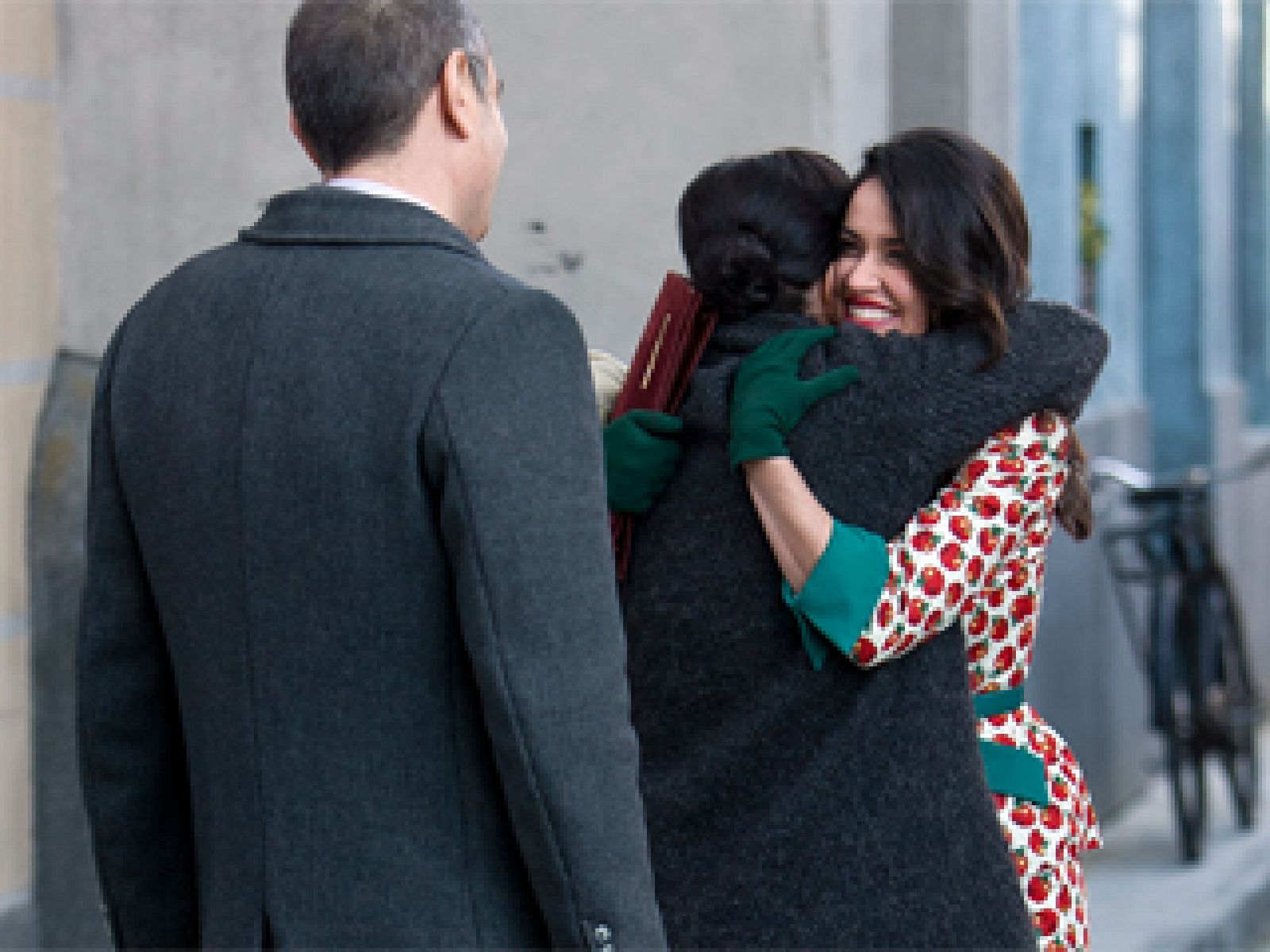 Amar - Chelo llega al barrio convertida en toda una estrella