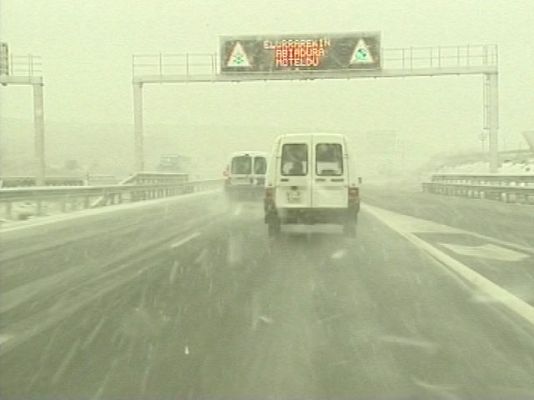 Telediario 1 - Nevadas en País Vasco y Navarra