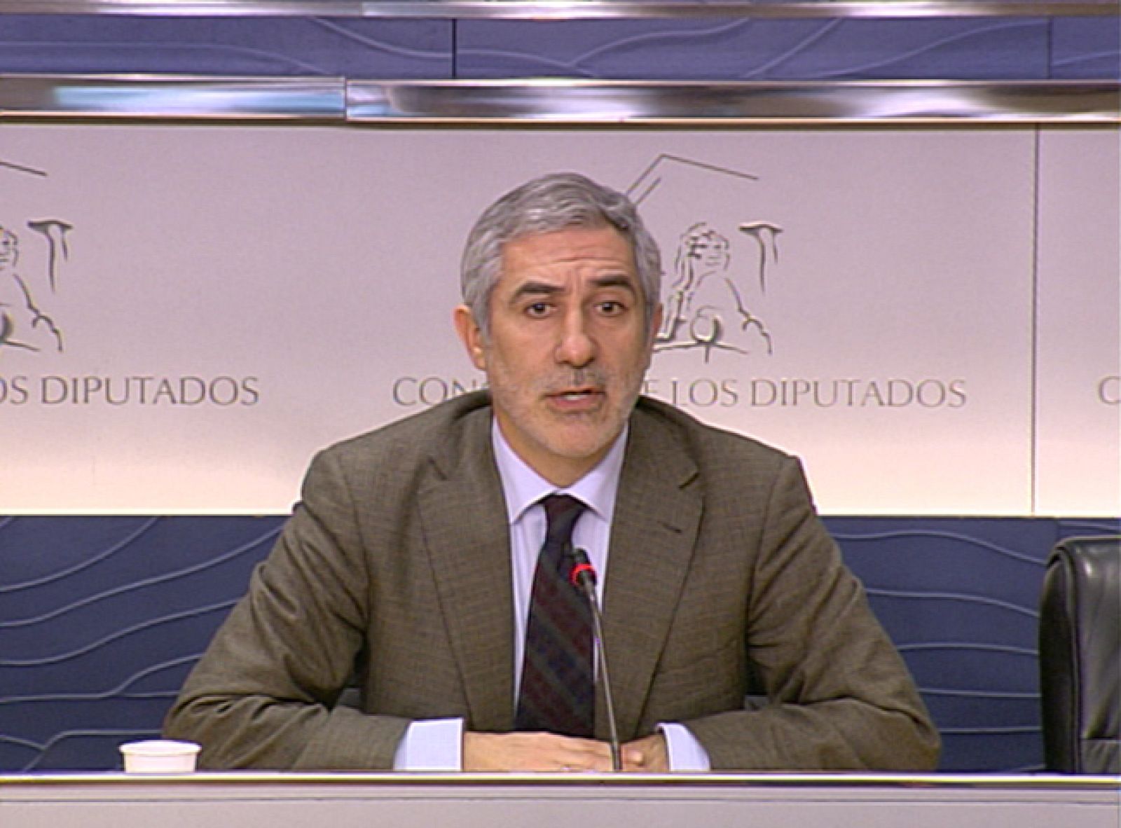 PP e IU acusan al Gobierno de improvisación en las medidas de ahorro