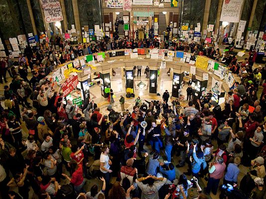 Telediario 1 - Wisconsin mantiene los recortes