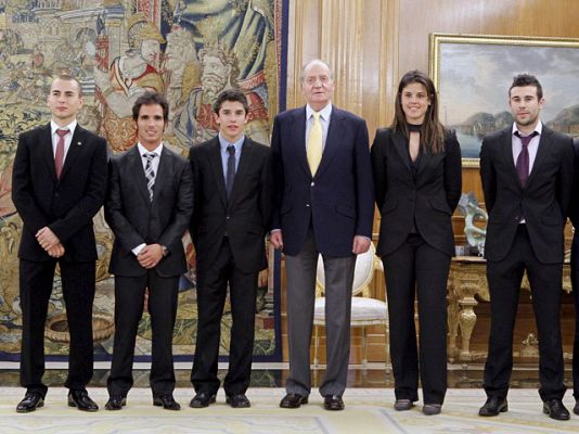  - El Rey, con los campeones de MotoGP