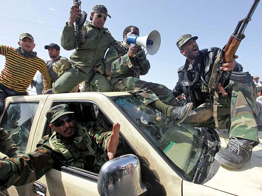 Telediario 1 - Bombardeos del ejército libio