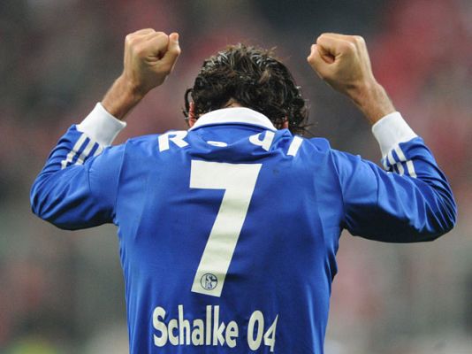 Telediario 1 - Raúl, en la final de Copa alemana