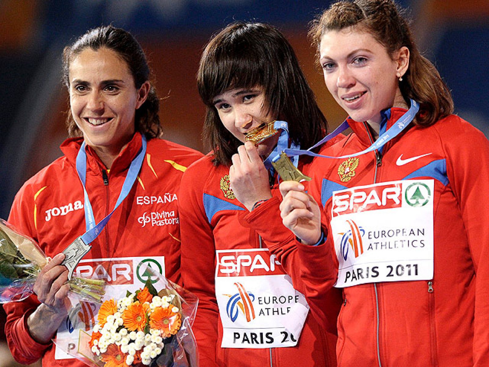 Nuria Fernández ha conseguido la primera medalla para la selección española en los Europeos de atletismo de pista cubierta de París. La atleta, vinculada a la Operación Galgo, se ha redimido con este triunfo.