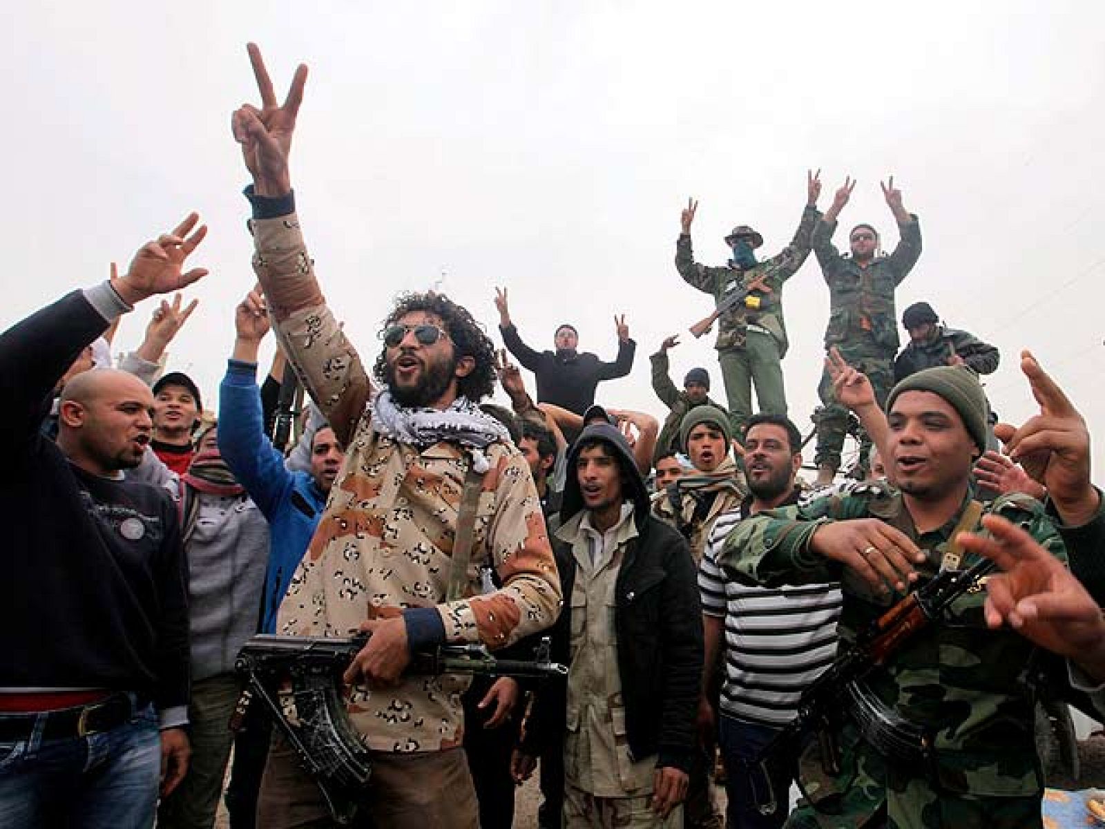 Gadafi para el avance sobre Sirte de los rebeldes, que se repliegan a Ras Lanuf