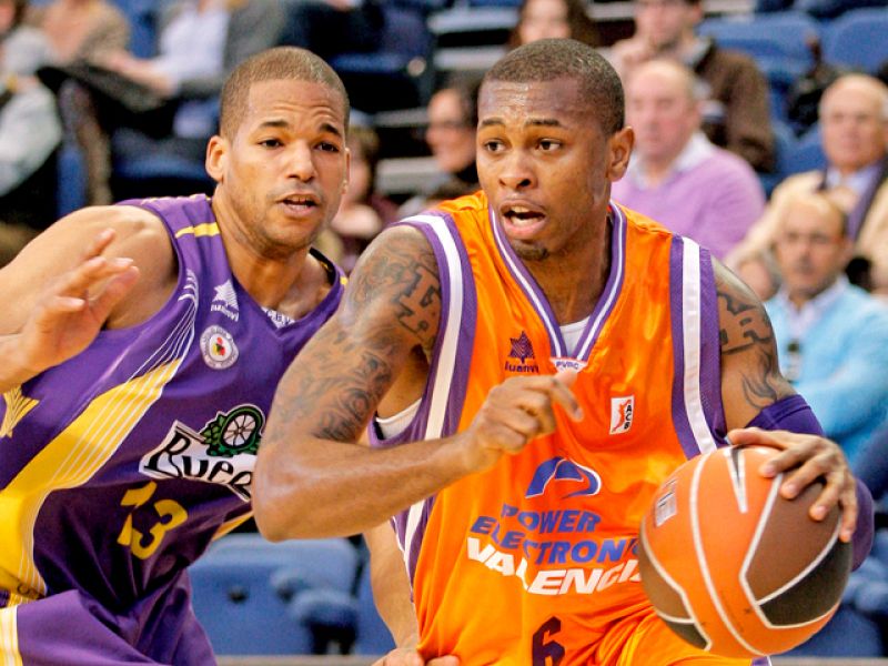 El Power Electronics Valencia se impuso al Blancos de Rueda Valladolid en un duelo intenso que se resolvió en el último minuto (68-64)