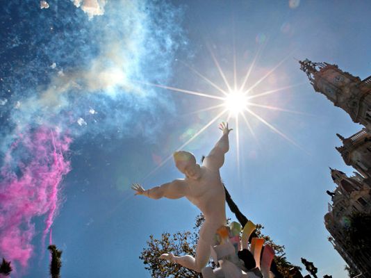 Fallas - Valencia huele a pólvora y a fallas