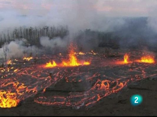  - Volcán en erupción en Hawai