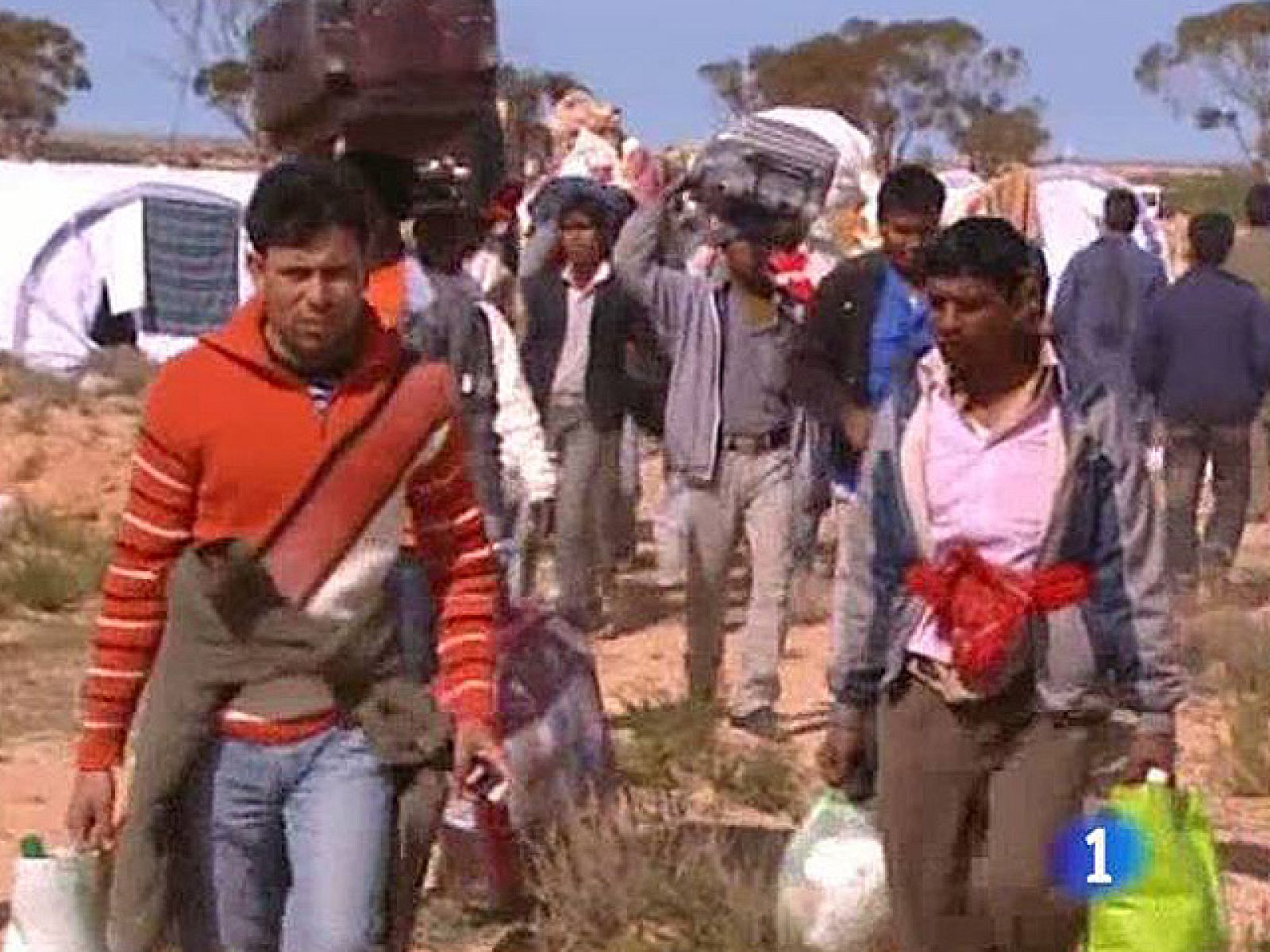 400.000 personas huyen de Libia | Ver